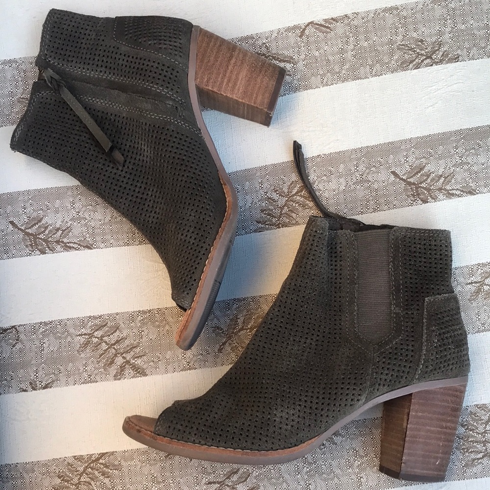 ☀️TOMS Majorca Suede Dark Olive Peep Toe Bootie